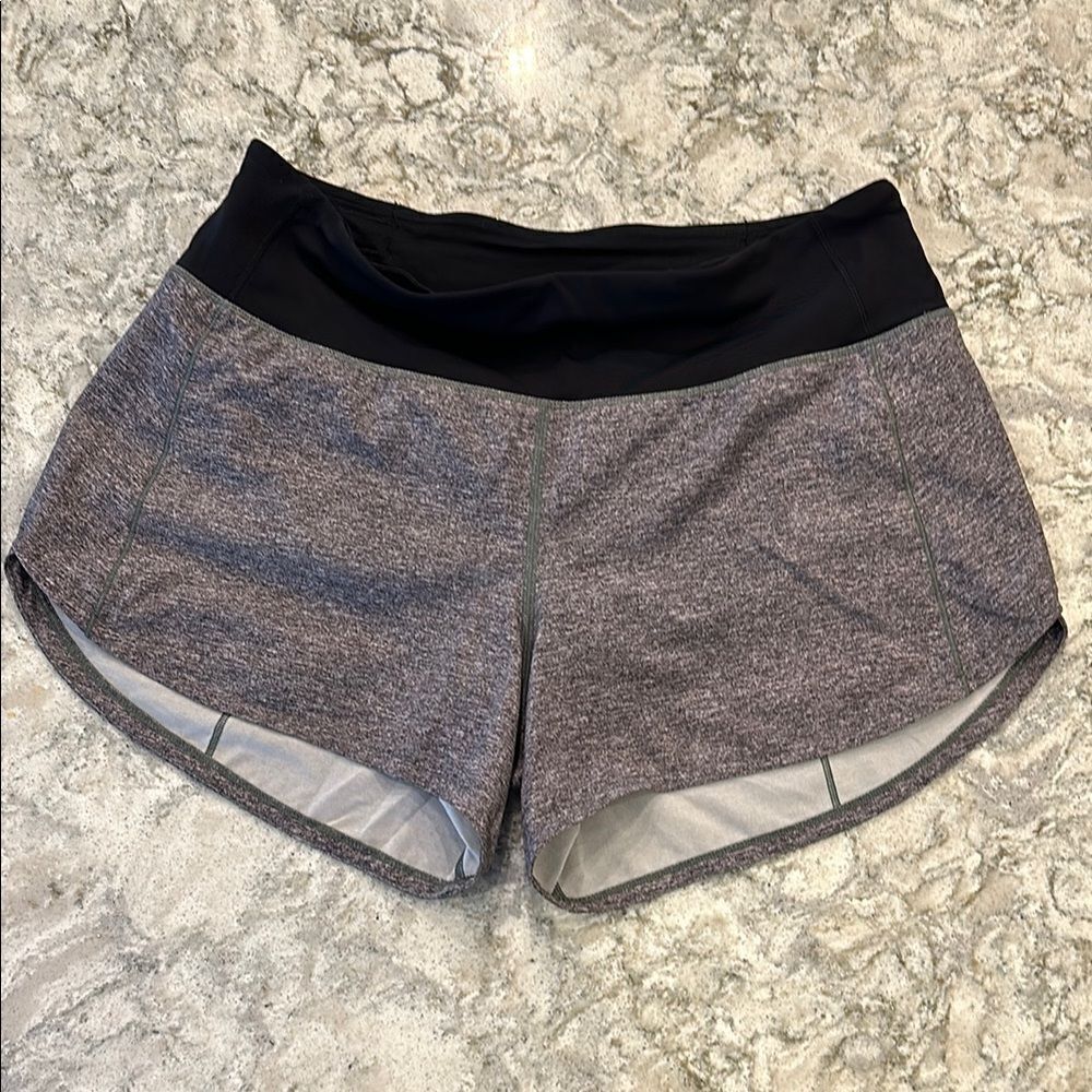 ✨ Lululemon Heather Gray Speed Up Shorts with Black Waistband Sz 6 3.5” inseam